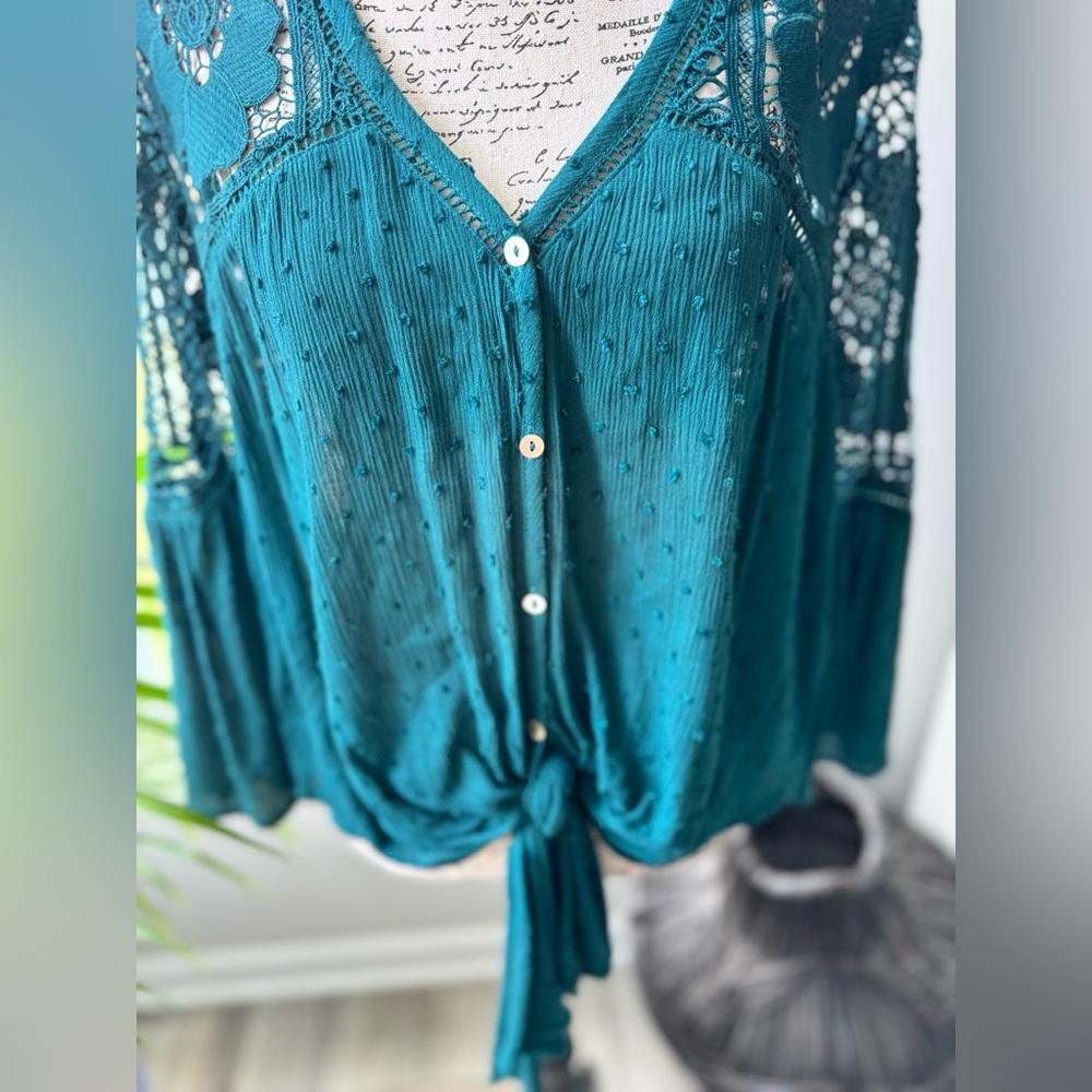 Love stitch boho lace top size small